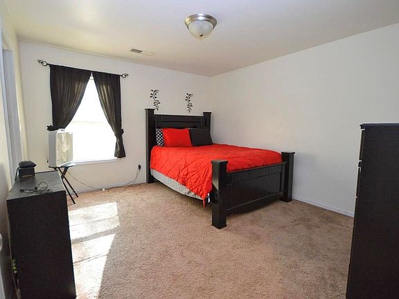 3rd image of 615 W 13th St