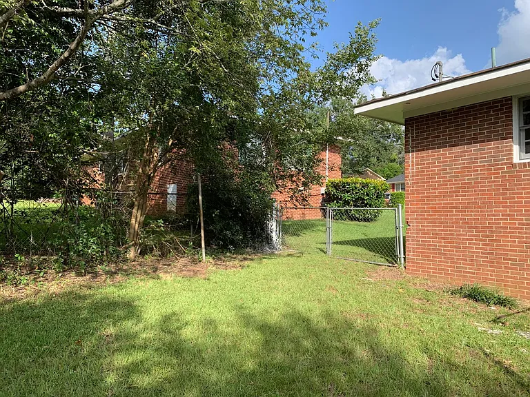 3240 Commodore Dr — Photo 22