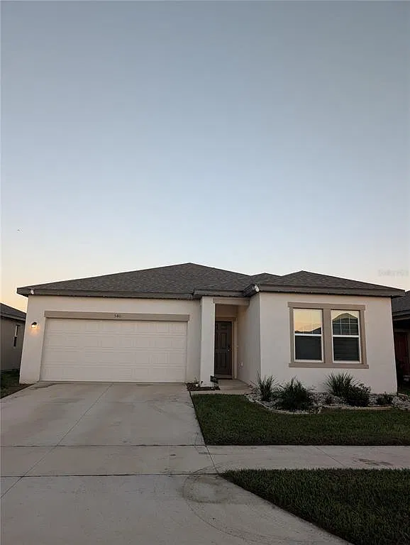 3 bed, 2.0 bath, 1764 sqft, $2,000 — Photo 1