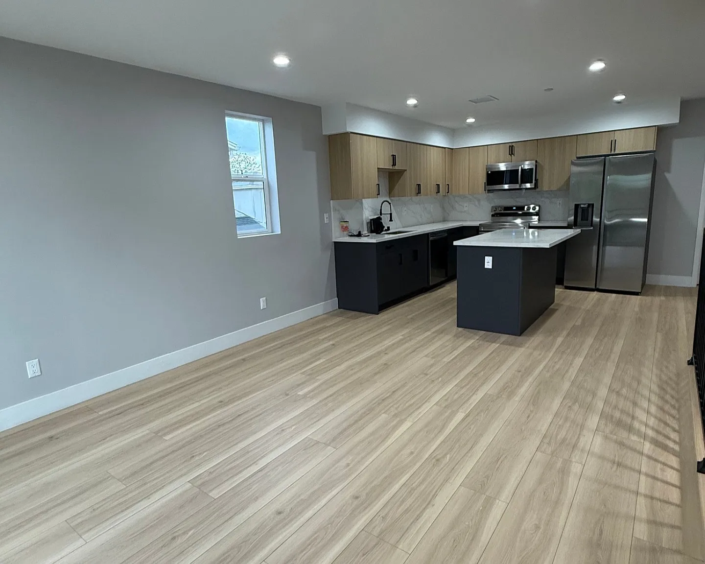4 bed, 1761 sqft, $4,385 — Photo 3