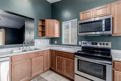 8520 W Palm Ln Photo 1