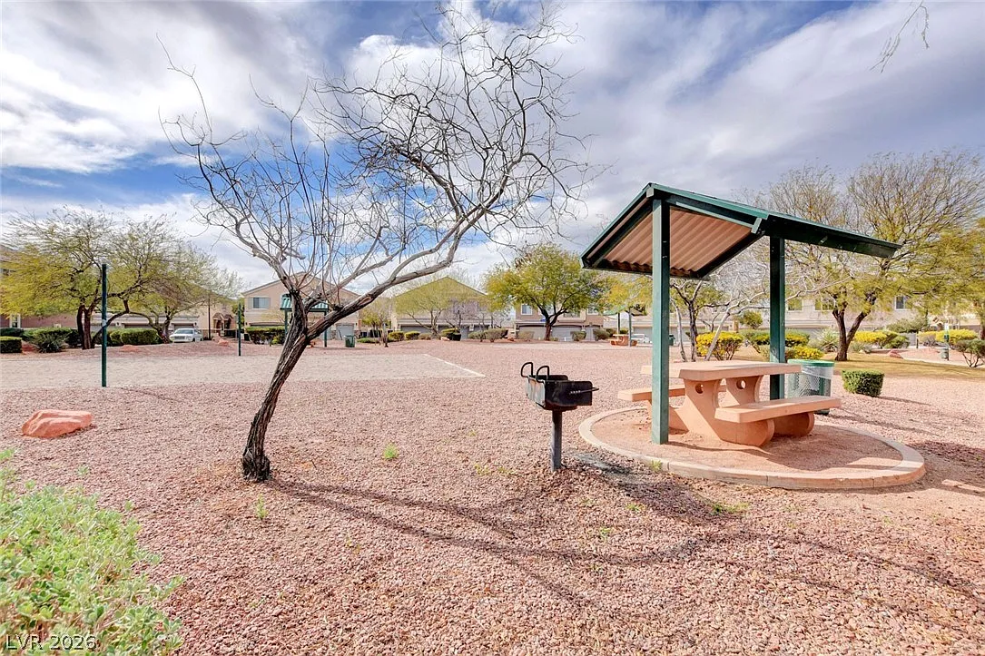 2 bed, 2.5 bath, 1332 sqft, $1,675 — Photo 4