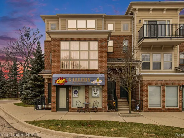 302 Legato Dr, Walled Lake, MI 48390