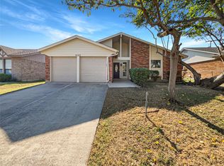 6120 Skylark Ln, Watauga, TX 76148