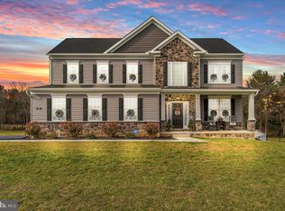 335 Chesterfield Dr, Falling Waters, WV 25419