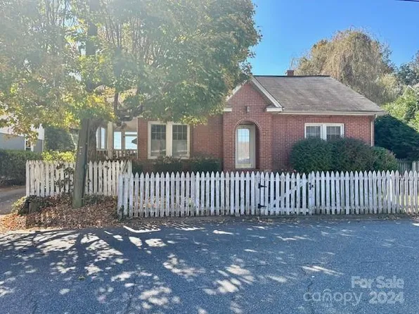 103 Jefferson St, Morganton, NC 28655