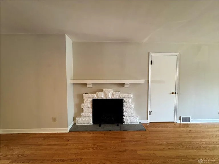 440 Lonsdale Ave #1 — Photo 4