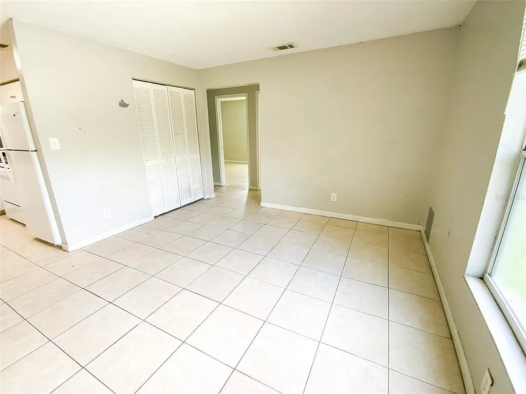 2 bed, 1.0 bath, 2820 sqft, $1,199 — Photo 3