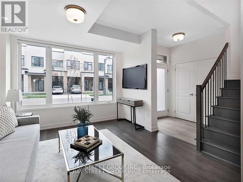 Oakville Townhouse for rent - 4 Bedrooms — photo 21