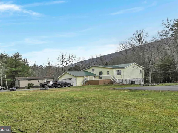 9143 Clarks Valley Rd, Tower City, PA 17980