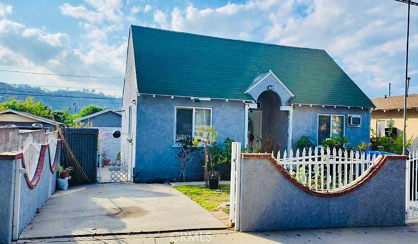 1st image of 652 Cypress Ave