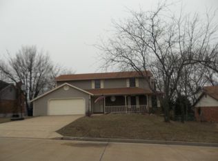 4880 Woodhaven Dr, Jefferson City, MO 65109