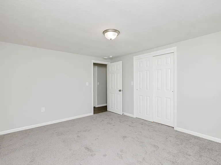 500 Victory Hwy #13 — Photo 11