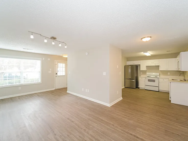 2150 Ivy Ln — Photo 5