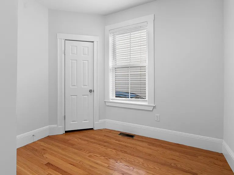 79 Sydney St #2 — Photo 8