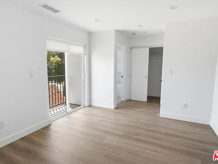 14167 Calvert St — Photo 19