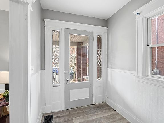 4th image of 1718 Woodburn Ave