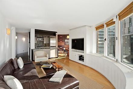 2nd image of 1910 Ala Moana Blvd APT 40A