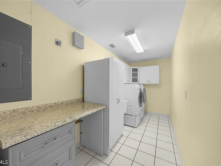 2614 7th St W — Photo 25