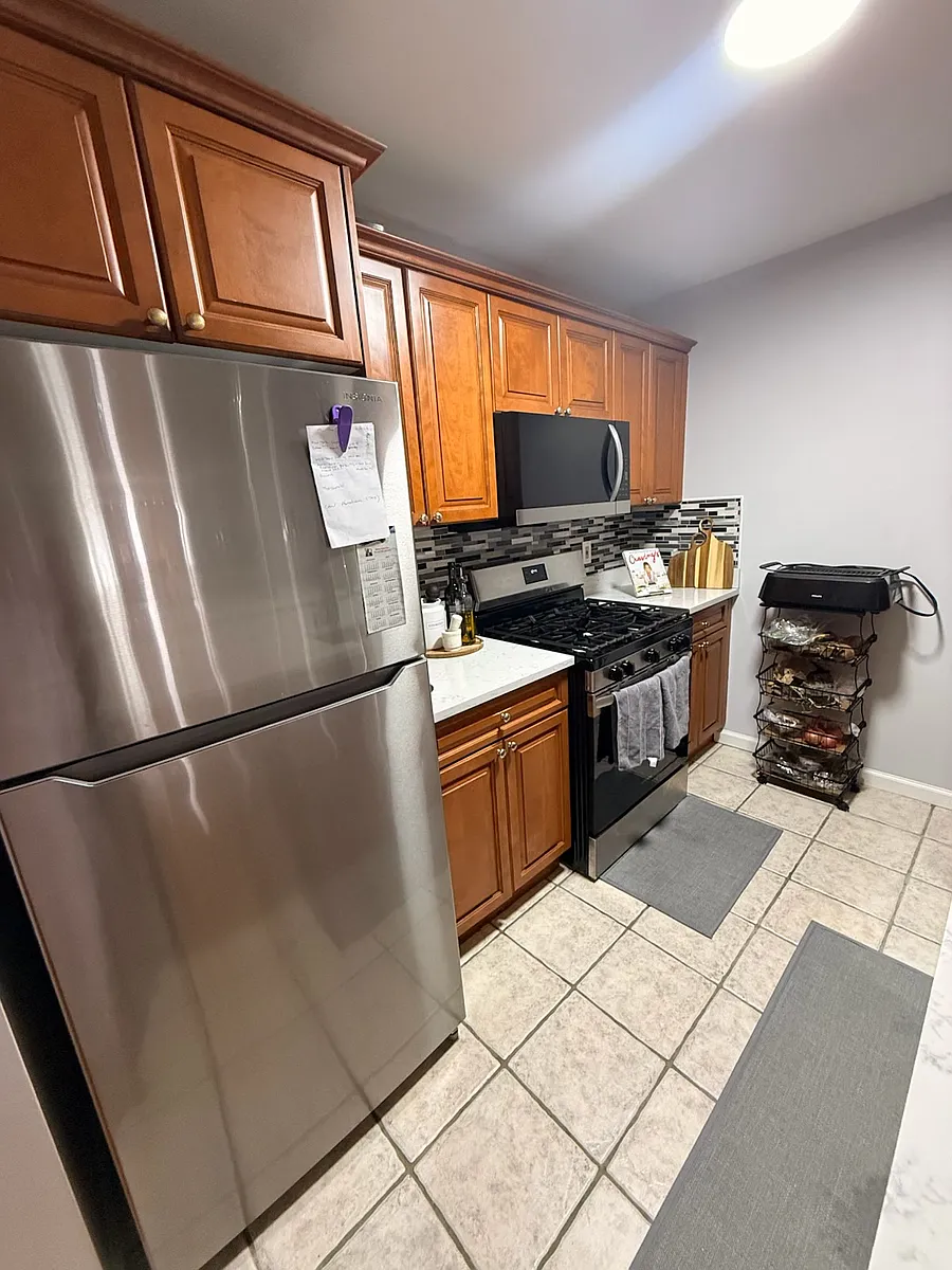 Building Photo - 112 Pelhamdale Ave #1