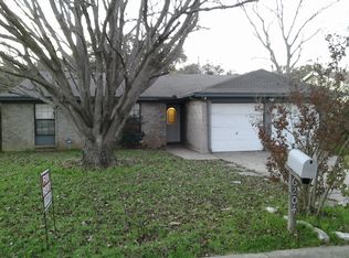 6204 Springwood Dr, Arlington, TX 76001