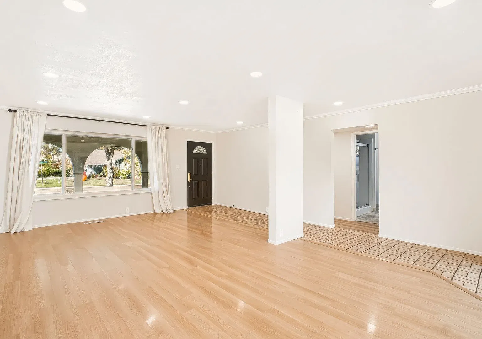 Pleasanton 4 Bed, 2 Ba. Recently Upgraded, Excellent School District - 8 or 20 month lease term — Photo 4