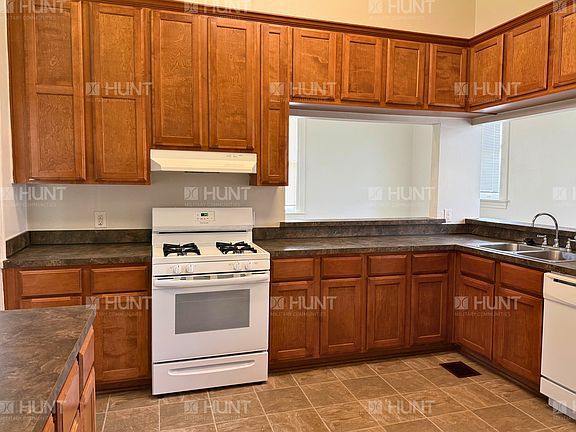5th image of 2809 N New Braunfels Ave