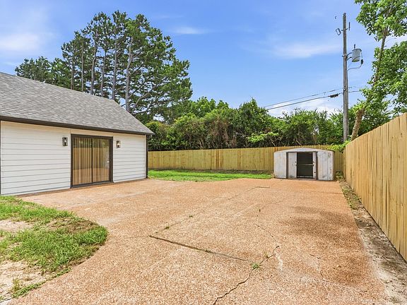 5th image of 7599 Valley Glen Dr