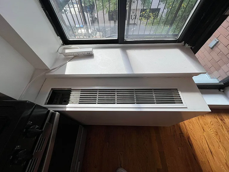343 W 51st St #2A — Photo 8