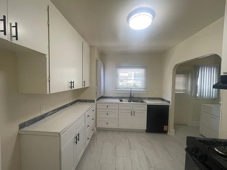 204-206 N. Cedar St. — Photo 10
