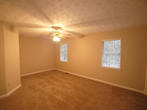 5th image of 895 Willow Park Ct