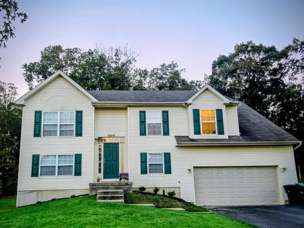 1665 Carriage Dr, Williamstown, NJ 08094