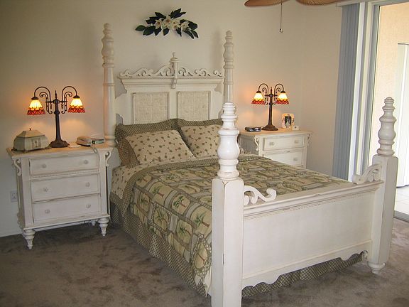 Master Bedroom with slider to Lnaii