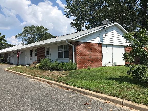 2nd image of 857C Thornhill Ct