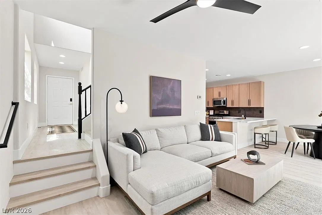 3 bed, 2.5 bath, 1610 sqft, $3,499 — Photo 2