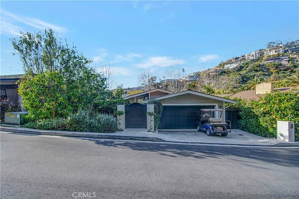 4 bed, 4.5 bath, 4120 sqft, $44,000 — Photo 2