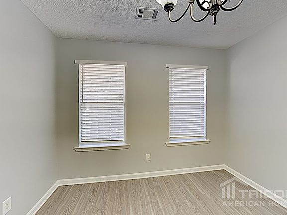 5th image of 353 The Gables Dr