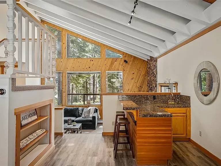 562 Chiquita Ct — Photo 4