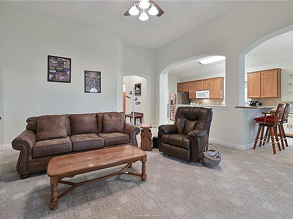 4th image of 3110 Broadmoor Dr