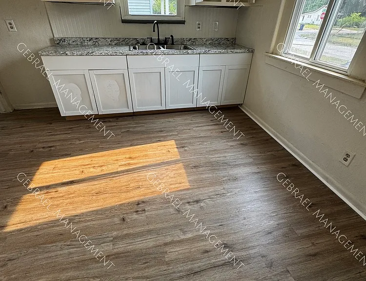 1413 Mann Ave — Photo 3