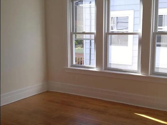 3rd image of 1418 W Superior St #2R