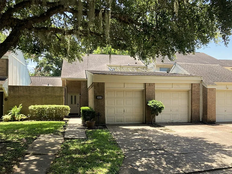 1830 Veranda Dr — Photo 1