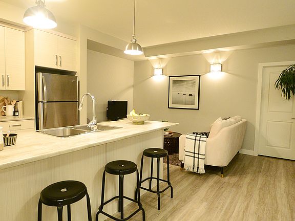 5th image of 29 Cambridge Way #6B