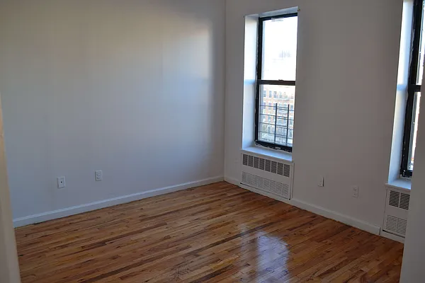 Sold by Urbanite Realty Inc | media 18