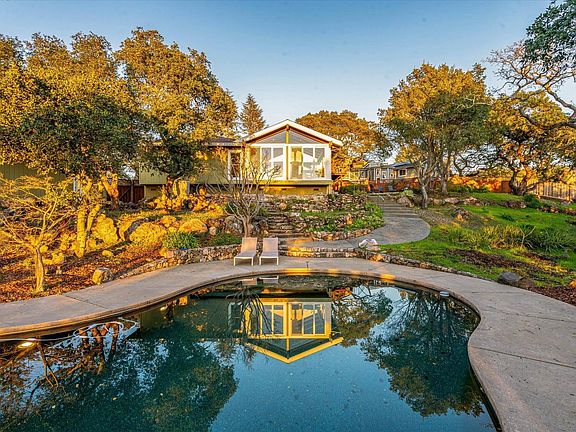 2nd image of 1037 La Quinta Court