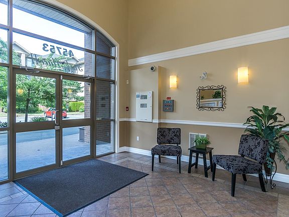 5th image of 45753 Stevenson Rd #302