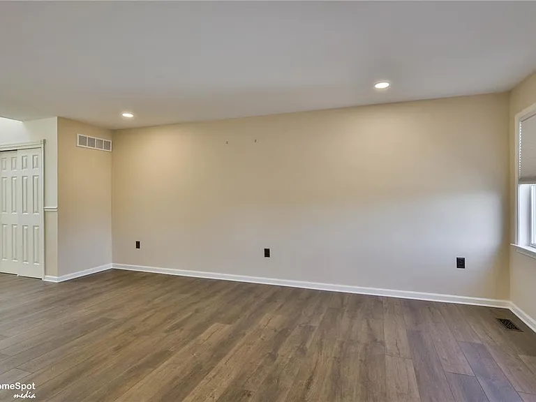 124 Stephanie Dr — Photo 9
