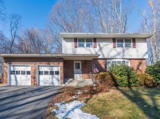 23 Straub Dr, Pleasant Valley, NY 12569