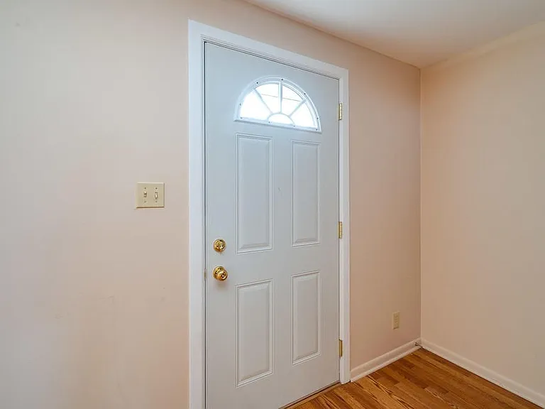 1123 Charleston Ct — Photo 23