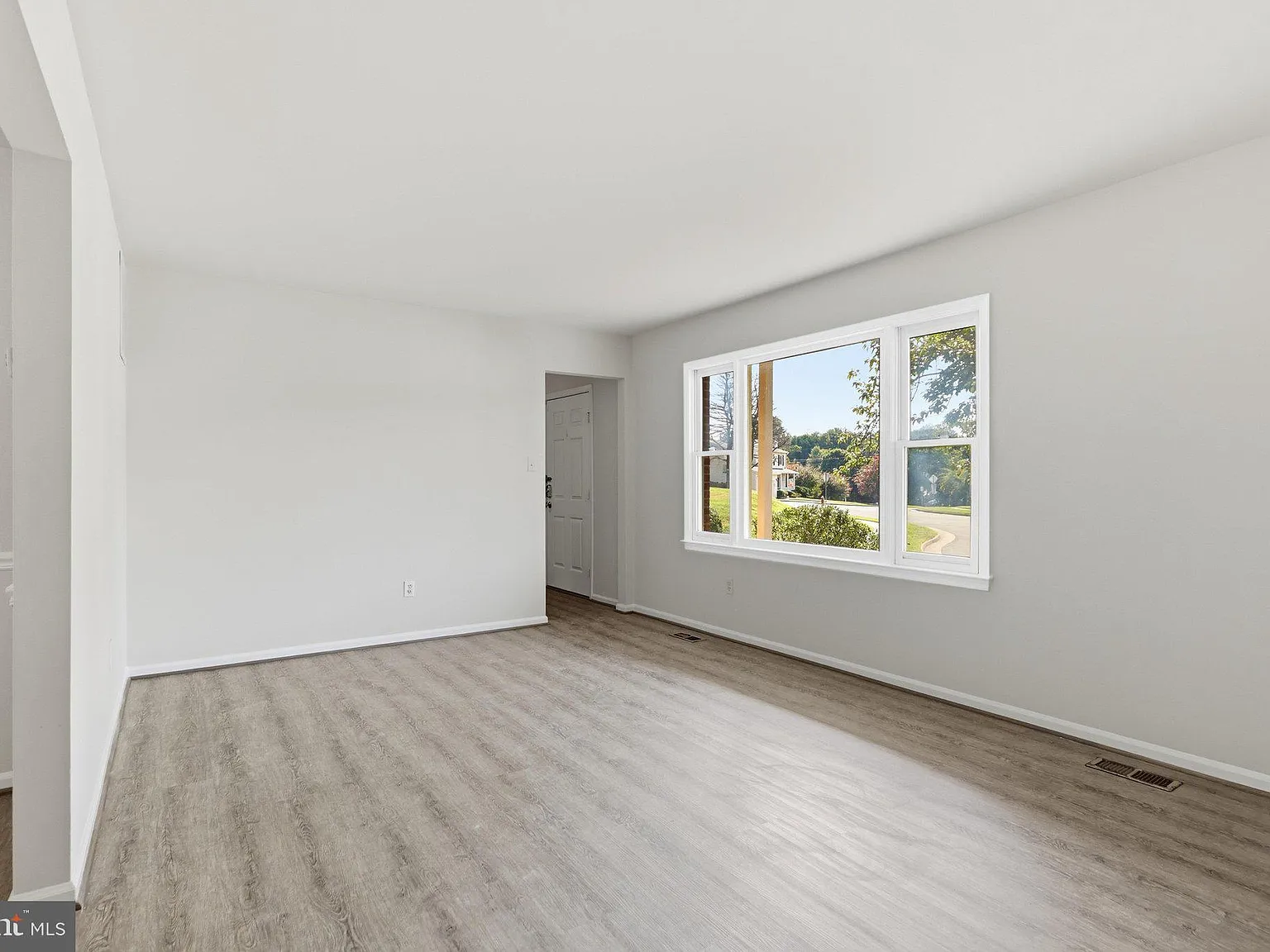4 bed, 3.5 bath, 2656 sqft, $4,100 — Photo 4